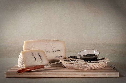 Queso cuña de Oveja con Paté de Trufa (300–350 g)
