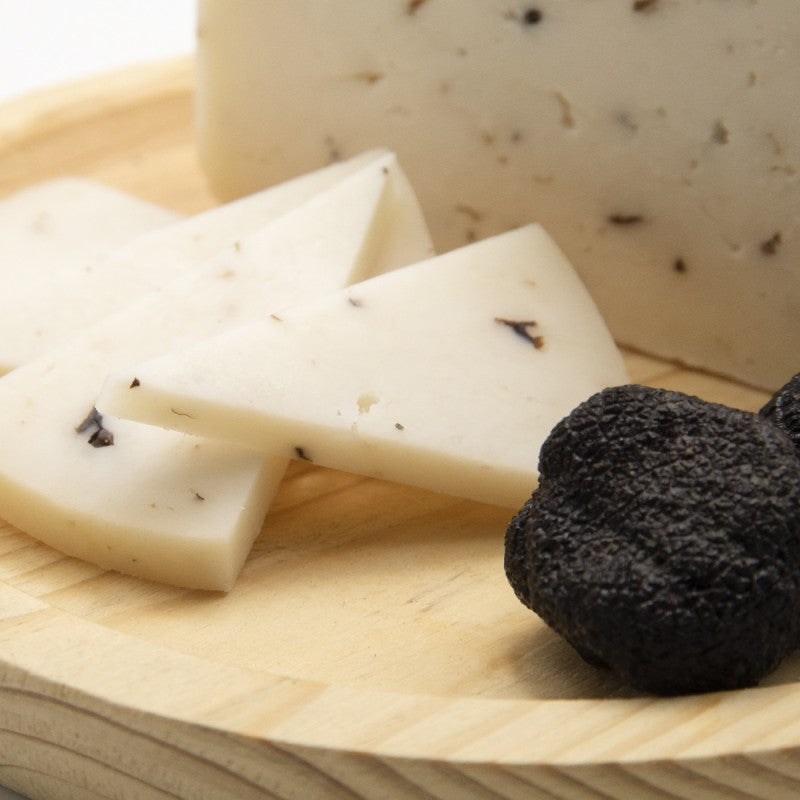 Queso entero de Oveja con Trufa (450–500 g)